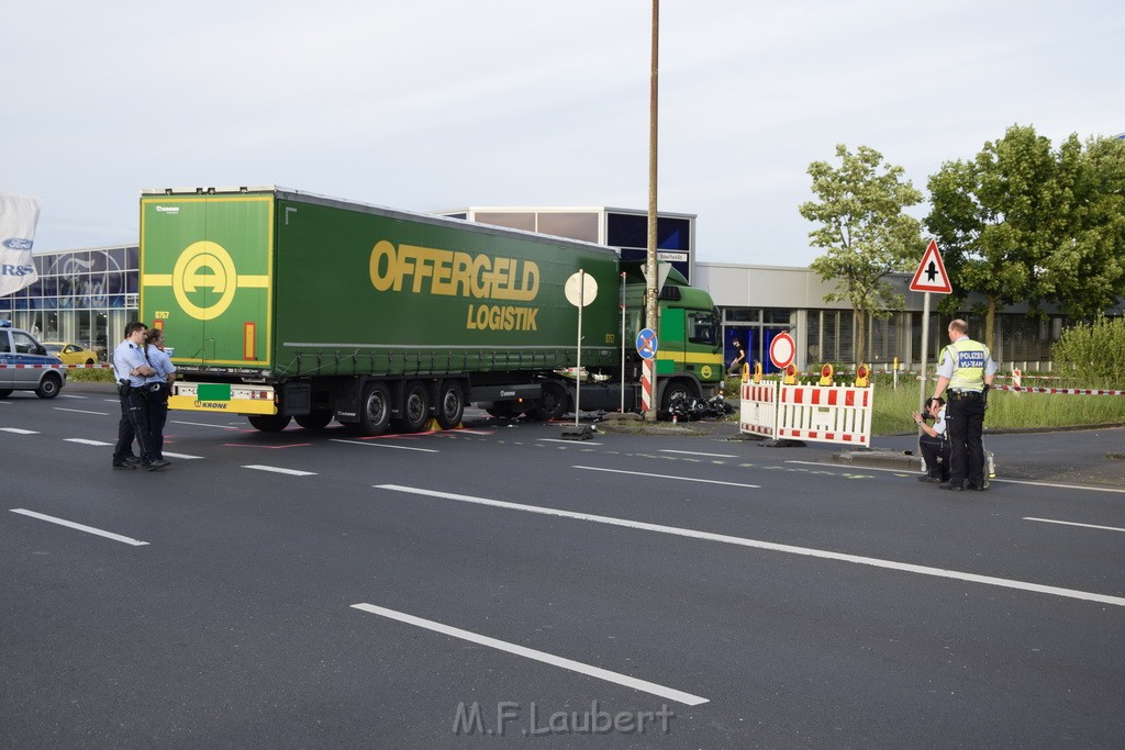 Schwerer Motorrad Unfall Feldkassel Robert Boschstr Edsel Fordstr P027.JPG - Miklos Laubert